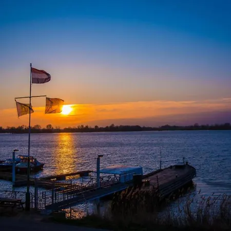 Detached Home Nijmegen Lake View Sauna * Ewijk